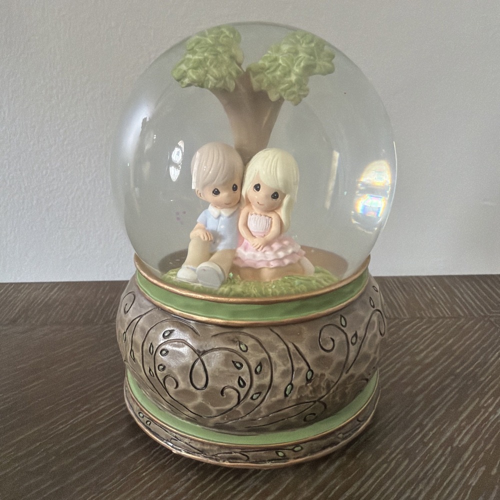 PRECIOUS MOMENTS MUSICAL SNOW GLOBE "Let Me Call You Sweetheart" 2014BEAUTIFUL